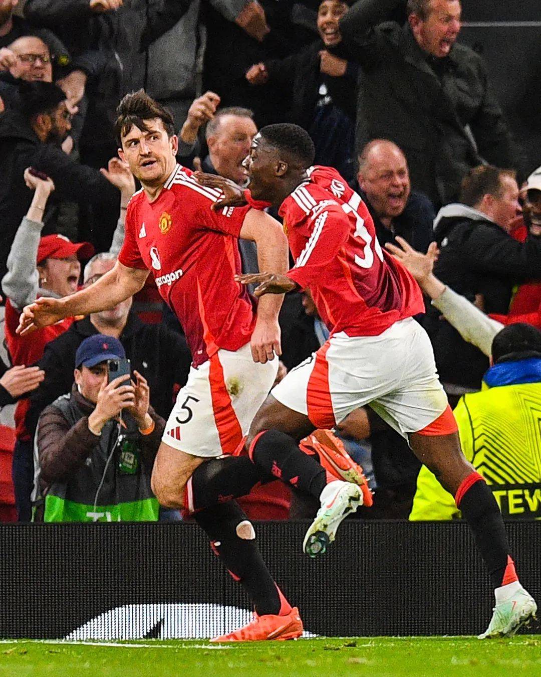 曼联迎欧联关键赛，今晚造点机会，悬念犹存，赛程密集仍需轮换的简单介绍